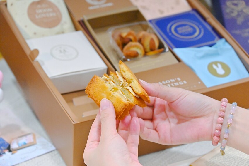 台中超豪華中秋限定雙層禮盒 9種中西甜點大滿足 堅持手工職人製作/月之戀人