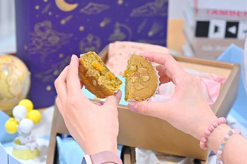 台中超豪華中秋限定雙層禮盒 9種中西甜點大滿足 堅持手工職人製作/月之戀人