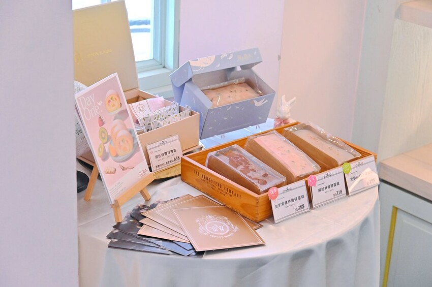 台中超豪華中秋限定雙層禮盒 9種中西甜點大滿足 堅持手工職人製作/月之戀人