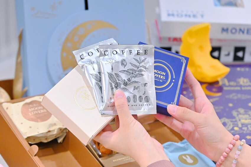 台中超豪華中秋限定雙層禮盒 9種中西甜點大滿足 堅持手工職人製作/月之戀人