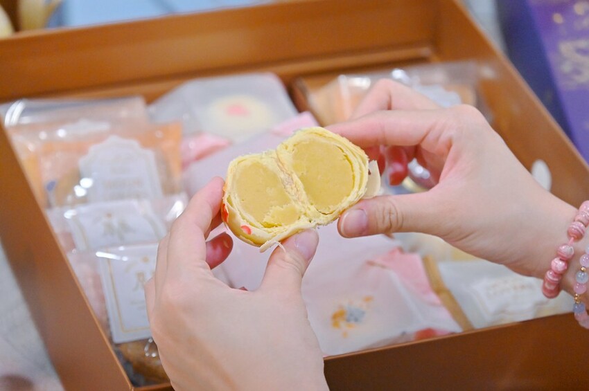 台中超豪華中秋限定雙層禮盒 9種中西甜點大滿足 堅持手工職人製作/月之戀人