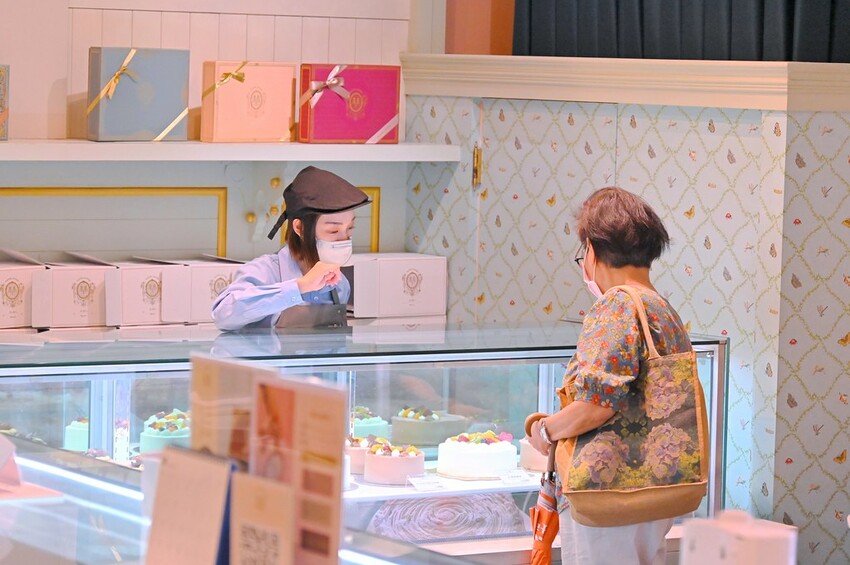 台中超豪華中秋限定雙層禮盒 9種中西甜點大滿足 堅持手工職人製作/月之戀人