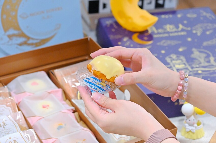 台中超豪華中秋限定雙層禮盒 9種中西甜點大滿足 堅持手工職人製作/月之戀人