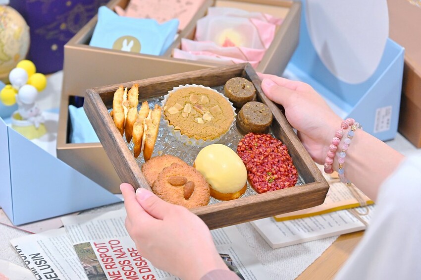 台中超豪華中秋限定雙層禮盒 9種中西甜點大滿足 堅持手工職人製作/月之戀人