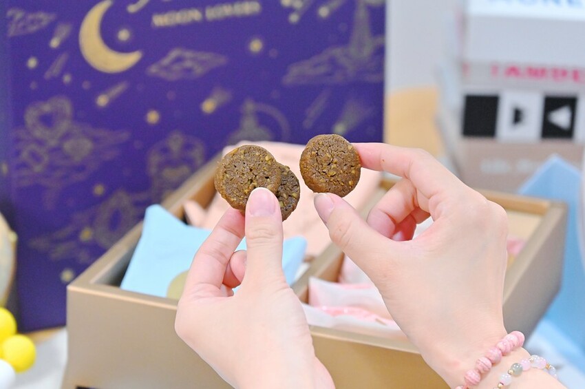 台中超豪華中秋限定雙層禮盒 9種中西甜點大滿足 堅持手工職人製作/月之戀人