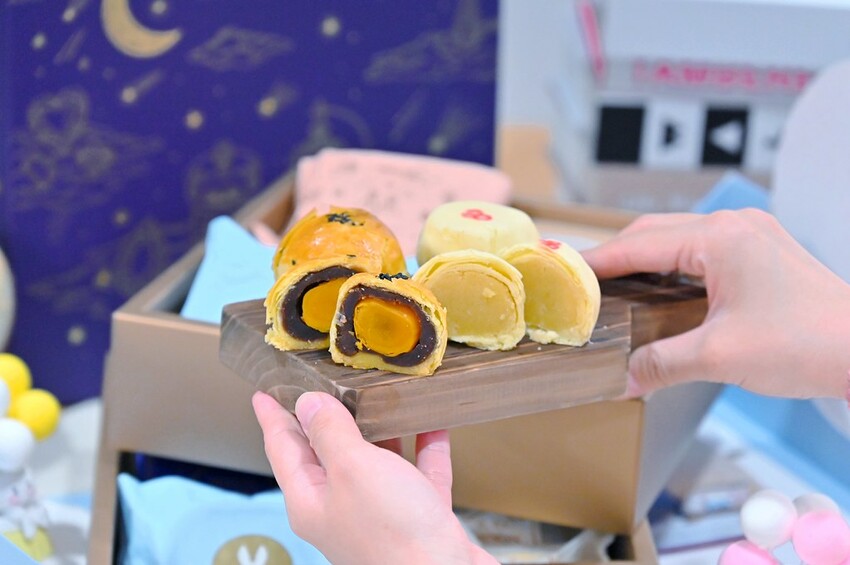 台中超豪華中秋限定雙層禮盒 9種中西甜點大滿足 堅持手工職人製作/月之戀人