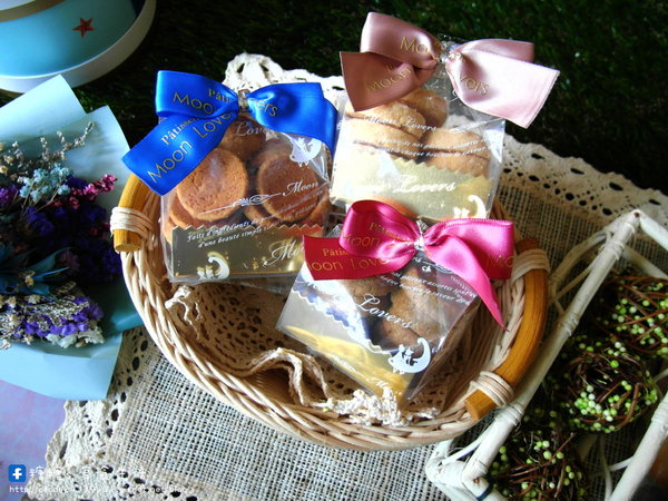 月の戀人 Moon Lovers:〖台中│美食〗月の戀人 Moon Lovers ❤ 公益路超夯日式洋果子店"月之戀人",日式洋菓子、節慶蛋糕、喜餅、彌月蛋糕及伴手禮等品項通通有~