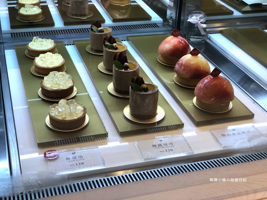 月之戀人蛋糕超好吃!台中公益路上高質感甜點店。手工製作日式洋菓子、兔兔草莓鮮奶油,非吃不可。 @熊寶小榆の旅遊日記