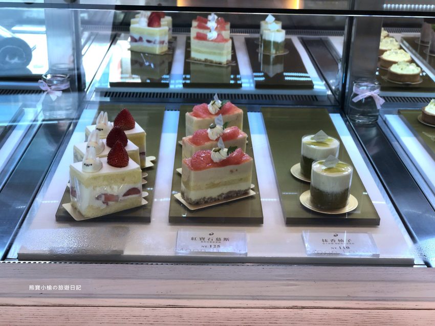 月之戀人蛋糕超好吃!台中公益路上高質感甜點店。手工製作日式洋菓子、兔兔草莓鮮奶油,非吃不可。 @熊寶小榆の旅遊日記