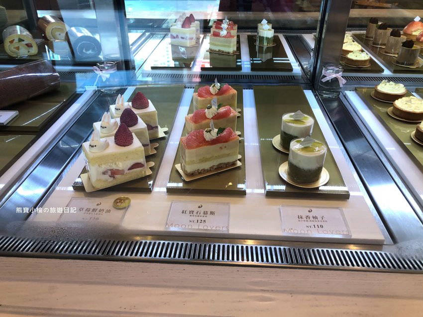 月之戀人蛋糕超好吃!台中公益路上高質感甜點店。手工製作日式洋菓子、兔兔草莓鮮奶油,非吃不可。 @熊寶小榆の旅遊日記