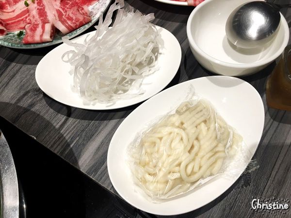 【台北。美食】大安區 / 好食多涮涮鍋,大安店,超級大份量的肉盤,平價的高級肉盤,菜盤可換全蔬食,提供外帶,近捷運忠孝復興站