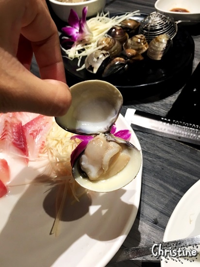 【台北。美食】大安區 / 好食多涮涮鍋,大安店,超級大份量的肉盤,平價的高級肉盤,菜盤可換全蔬食,提供外帶,近捷運忠孝復興站