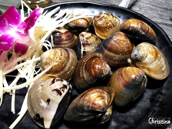 【台北。美食】大安區 / 好食多涮涮鍋,大安店,超級大份量的肉盤,平價的高級肉盤,菜盤可換全蔬食,提供外帶,近捷運忠孝復興站