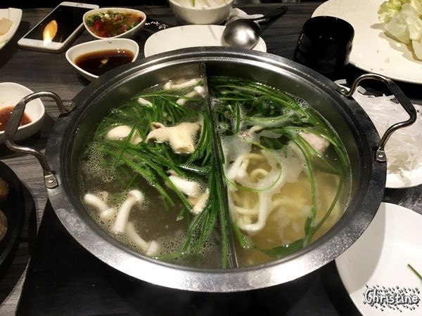 【台北。美食】大安區 / 好食多涮涮鍋,大安店,超級大份量的肉盤,平價的高級肉盤,菜盤可換全蔬食,提供外帶,近捷運忠孝復興站