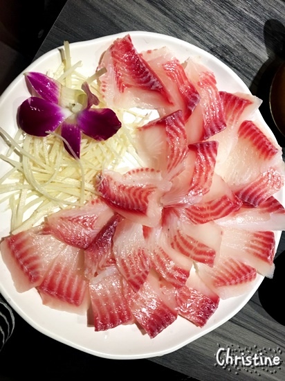 【台北。美食】大安區 / 好食多涮涮鍋,大安店,超級大份量的肉盤,平價的高級肉盤,菜盤可換全蔬食,提供外帶,近捷運忠孝復興站