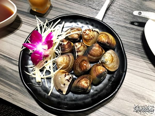 【台北。美食】大安區 / 好食多涮涮鍋,大安店,超級大份量的肉盤,平價的高級肉盤,菜盤可換全蔬食,提供外帶,近捷運忠孝復興站