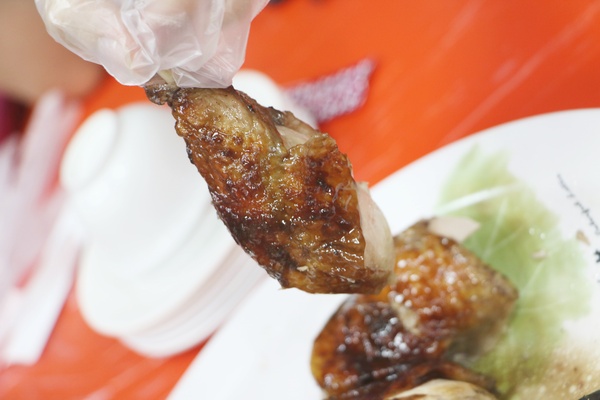 屏東 佳冬。林俊逸的鋼管雞，烤雞專家 x 路經墾丁必吃美食