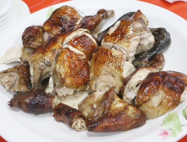 屏東 佳冬。林俊逸的鋼管雞，烤雞專家 x 路經墾丁必吃美食