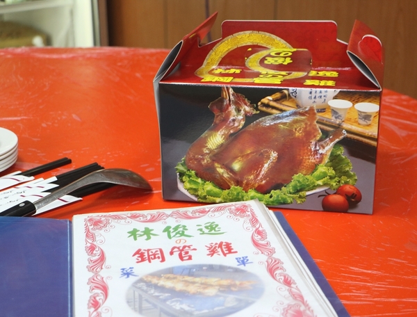 屏東 佳冬。林俊逸的鋼管雞，烤雞專家 x 路經墾丁必吃美食