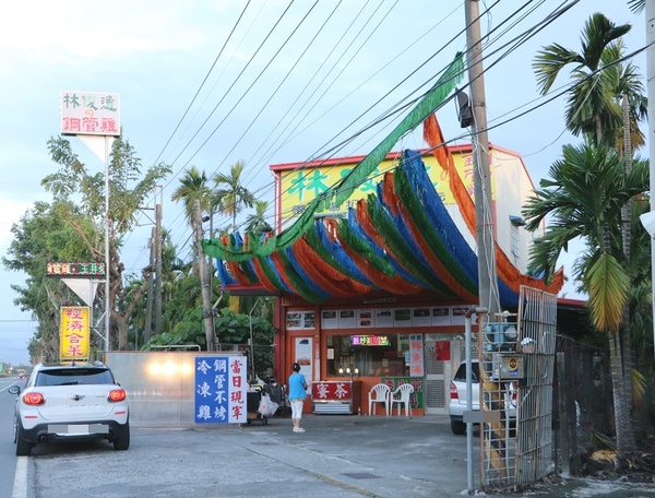 屏東 佳冬。林俊逸的鋼管雞，烤雞專家 x 路經墾丁必吃美食