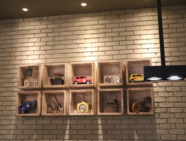 高雄 三民區。卡菲．小食光咖啡館-河堤店，真正夯工業風餐廳