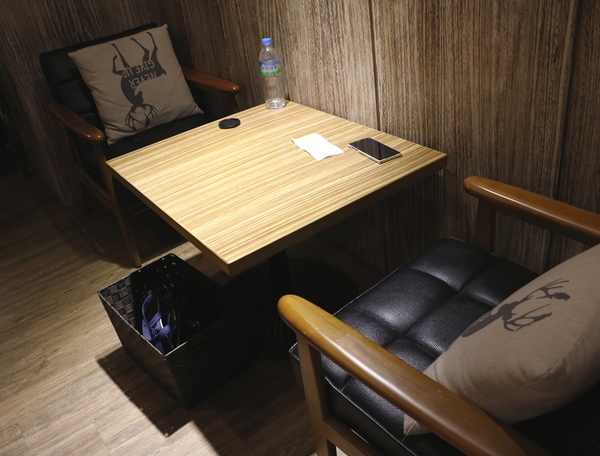 高雄 三民區。卡菲．小食光咖啡館-河堤店，真正夯工業風餐廳