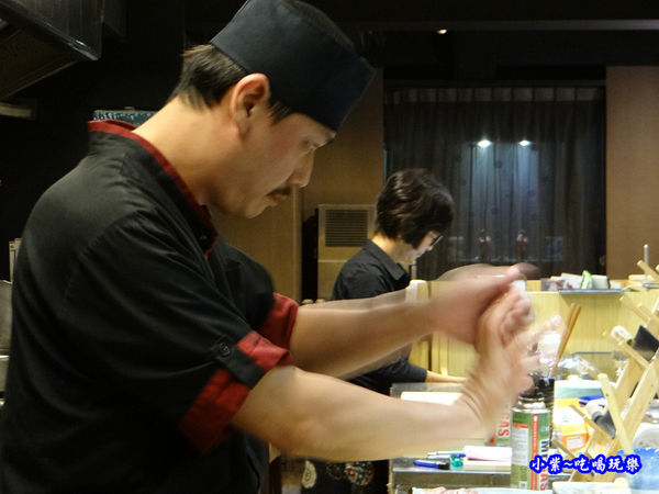 握壽司力道與手法-御代櫻壽司割烹.jpg
