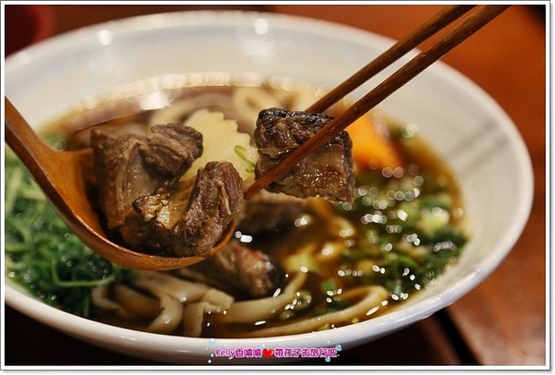 [中壢美食]匠骰子牛肉麵/爆濃番茄湯頭/超軟嫩半筋半肉/Q彈手工麵條/招牌滷腓腸/SOGO商圈