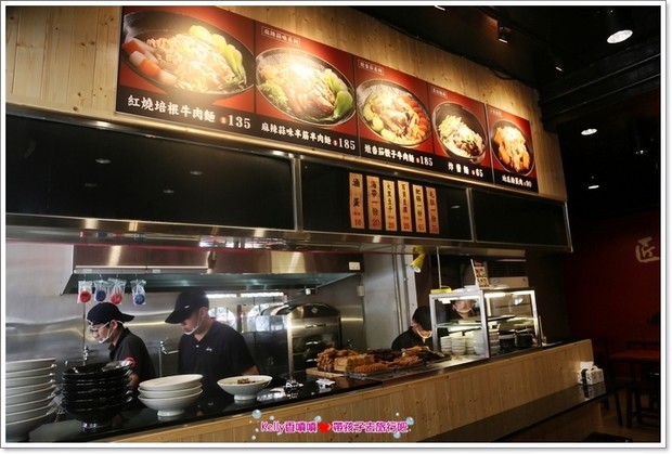 [中壢美食]匠骰子牛肉麵/爆濃番茄湯頭/超軟嫩半筋半肉/Q彈手工麵條/招牌滷腓腸/SOGO商圈