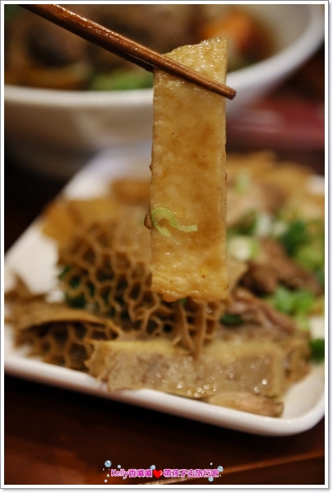 [中壢美食]匠骰子牛肉麵/爆濃番茄湯頭/超軟嫩半筋半肉/Q彈手工麵條/招牌滷腓腸/SOGO商圈