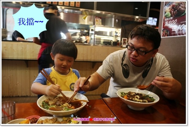 [中壢美食]匠骰子牛肉麵/爆濃番茄湯頭/超軟嫩半筋半肉/Q彈手工麵條/招牌滷腓腸/SOGO商圈