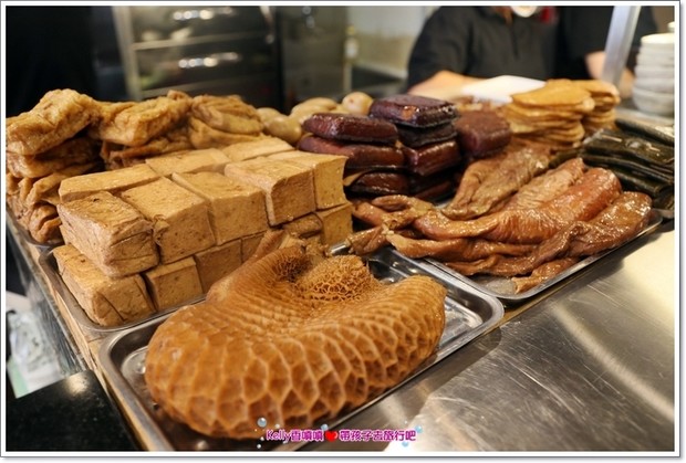 [中壢美食]匠骰子牛肉麵/爆濃番茄湯頭/超軟嫩半筋半肉/Q彈手工麵條/招牌滷腓腸/SOGO商圈