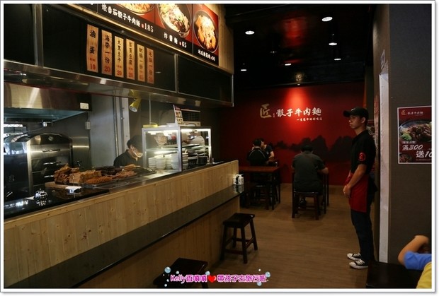 [中壢美食]匠骰子牛肉麵/爆濃番茄湯頭/超軟嫩半筋半肉/Q彈手工麵條/招牌滷腓腸/SOGO商圈