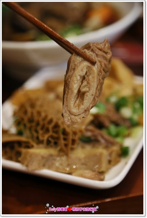 [中壢美食]匠骰子牛肉麵/爆濃番茄湯頭/超軟嫩半筋半肉/Q彈手工麵條/招牌滷腓腸/SOGO商圈