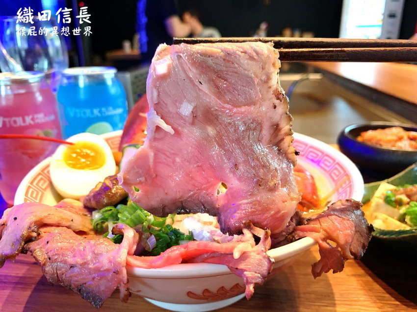 【桃園中壢美食】超浮誇波士頓龍蝦拉麵-織田信長拉麵!獨創鐵板炒拉麵限量供應賣完就沒了!Google評價高達4.7分!桃園中壢拉麵推薦! @猴屁的異想世界