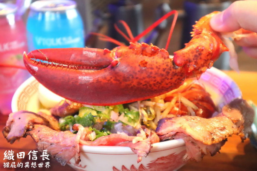 【桃園中壢美食】超浮誇波士頓龍蝦拉麵-織田信長拉麵!獨創鐵板炒拉麵限量供應賣完就沒了!Google評價高達4.7分!桃園中壢拉麵推薦! @猴屁的異想世界