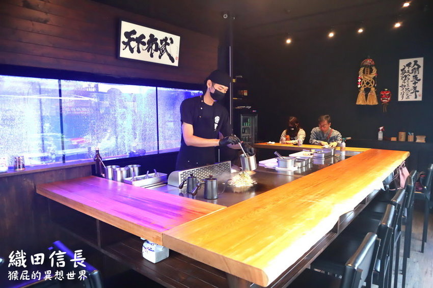 【桃園中壢美食】超浮誇波士頓龍蝦拉麵-織田信長拉麵!獨創鐵板炒拉麵限量供應賣完就沒了!Google評價高達4.7分!桃園中壢拉麵推薦! @猴屁的異想世界