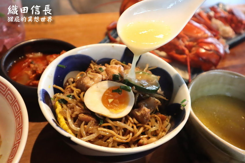 【桃園中壢美食】超浮誇波士頓龍蝦拉麵-織田信長拉麵!獨創鐵板炒拉麵限量供應賣完就沒了!Google評價高達4.7分!桃園中壢拉麵推薦! @猴屁的異想世界