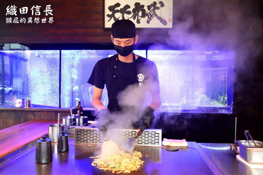 【桃園中壢美食】超浮誇波士頓龍蝦拉麵-織田信長拉麵!獨創鐵板炒拉麵限量供應賣完就沒了!Google評價高達4.7分!桃園中壢拉麵推薦! @猴屁的異想世界
