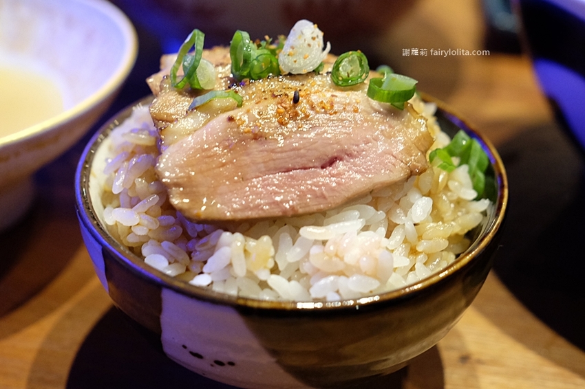 織田信長。中壢拉麵推薦 活體「巨無霸波士頓大龍蝦拉麵」直接端上桌,每日限量、晚來吃不到! @蹦啾♥謝蘿莉 La vie heureuse