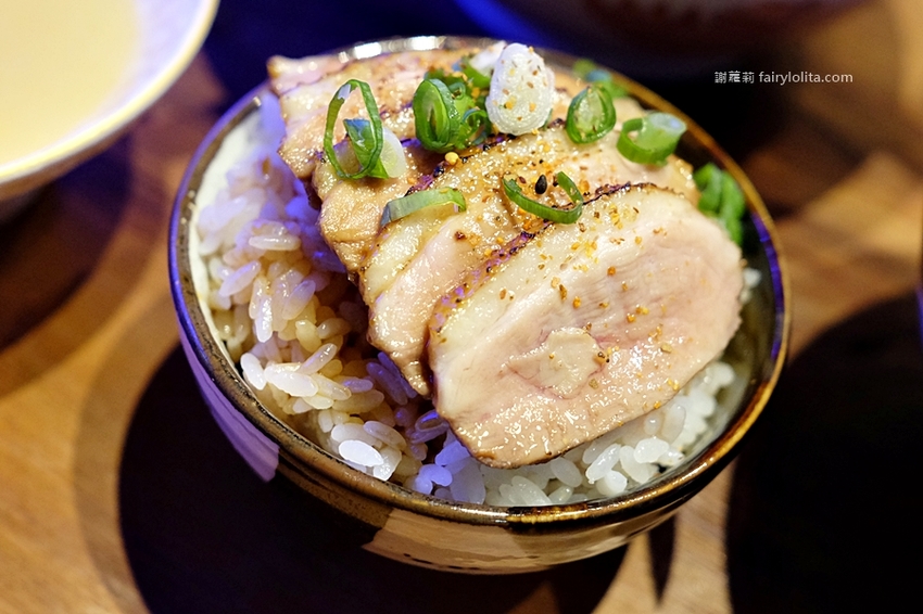 織田信長。中壢拉麵推薦 活體「巨無霸波士頓大龍蝦拉麵」直接端上桌,每日限量、晚來吃不到! @蹦啾♥謝蘿莉 La vie heureuse