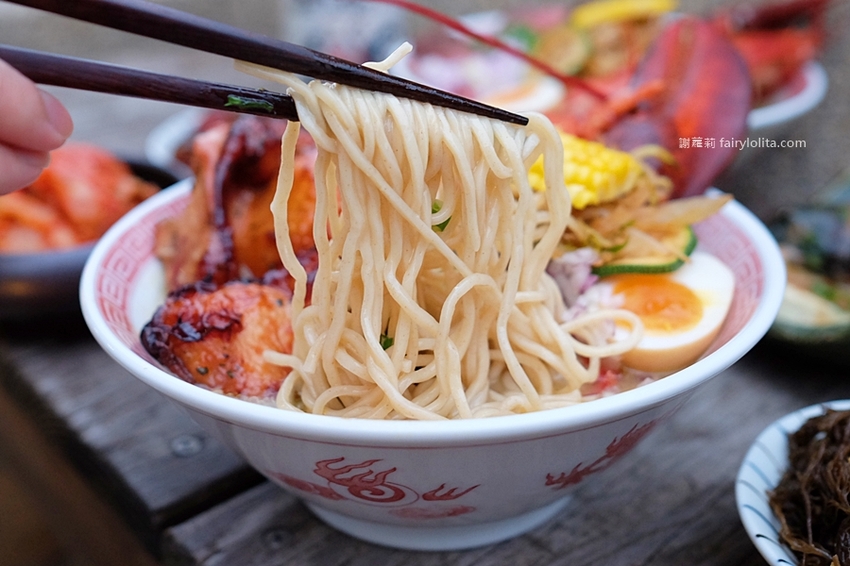 織田信長。中壢拉麵推薦 活體「巨無霸波士頓大龍蝦拉麵」直接端上桌,每日限量、晚來吃不到! @蹦啾♥謝蘿莉 La vie heureuse