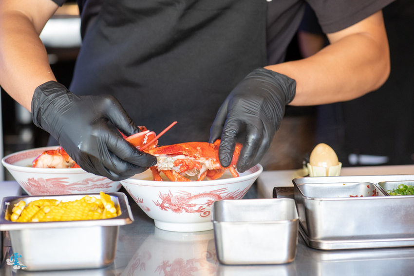 波士頓龍蝦配上照燒雞腿排,給你專屬的味蕾放縱