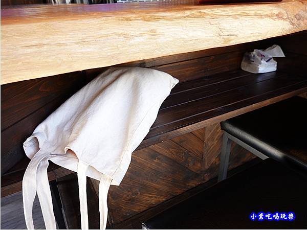 桌下置物空間-織田信長 (1).jpg