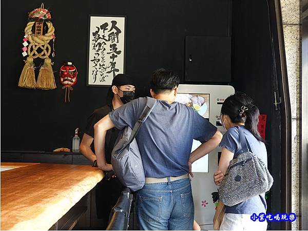 指導客人使用點餐機-織田信長.jpg