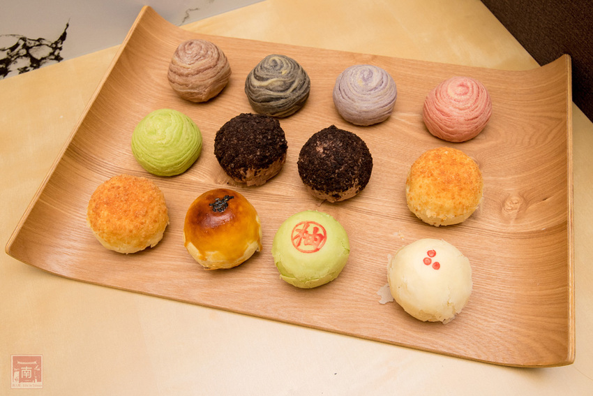 【臺南美食】巷弄內在地人才知道地的中秋禮盒｜巧克力流沙月餅｜抹茶白玉抹茶控超愛｜傳統烏豆蛋黃酥口味｜現在買享優惠~~咿吉麵包坊中秋禮盒 - 南人幫