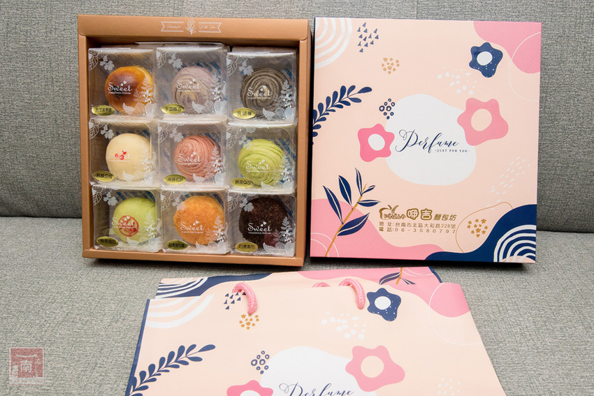 【臺南美食】巷弄內在地人才知道地的中秋禮盒｜巧克力流沙月餅｜抹茶白玉抹茶控超愛｜傳統烏豆蛋黃酥口味｜現在買享優惠~~咿吉麵包坊中秋禮盒 - 南人幫