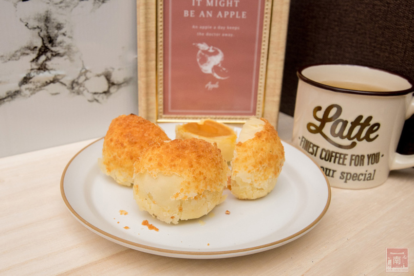 【臺南美食】巷弄內在地人才知道地的中秋禮盒｜巧克力流沙月餅｜抹茶白玉抹茶控超愛｜傳統烏豆蛋黃酥口味｜現在買享優惠~~咿吉麵包坊中秋禮盒 - 南人幫