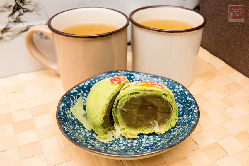 【臺南美食】巷弄內在地人才知道地的中秋禮盒｜巧克力流沙月餅｜抹茶白玉抹茶控超愛｜傳統烏豆蛋黃酥口味｜現在買享優惠~~咿吉麵包坊中秋禮盒 - 南人幫