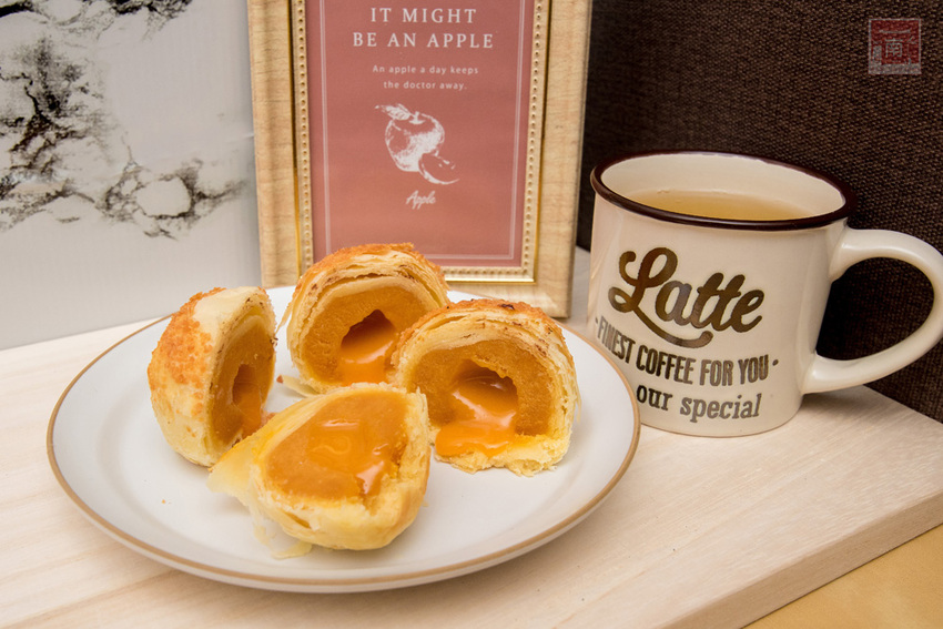 【臺南美食】巷弄內在地人才知道地的中秋禮盒｜巧克力流沙月餅｜抹茶白玉抹茶控超愛｜傳統烏豆蛋黃酥口味｜現在買享優惠~~咿吉麵包坊中秋禮盒 - 南人幫